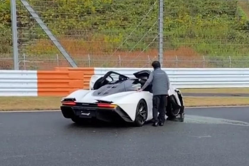 Согласно посту в Instagram Only McLaren Speedtail, трасса была влажной, а шины гиперкара были холодными.