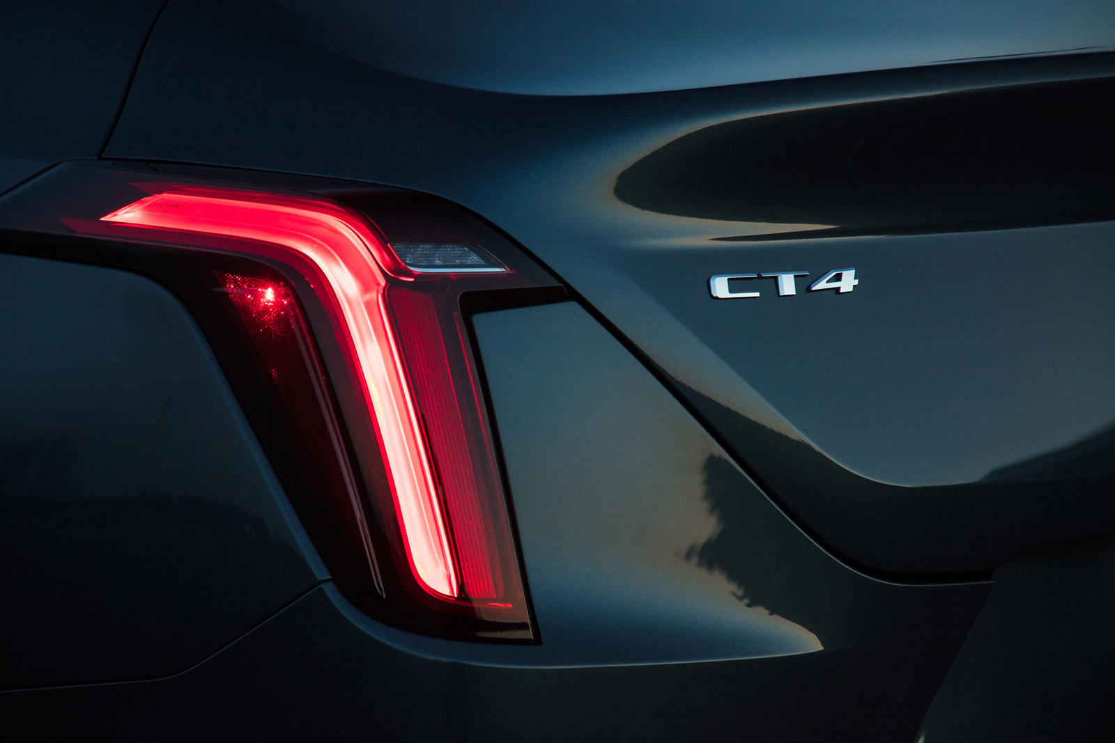 Cadillac CT4 является частью плана Cadillac по возобновлению своих претензий в качестве компетентного производителя автомобилей класса «люкс», и, поскольку компания выпускает смелые новые дизайны и обещает быть максимально дальновидными, дела у бренд