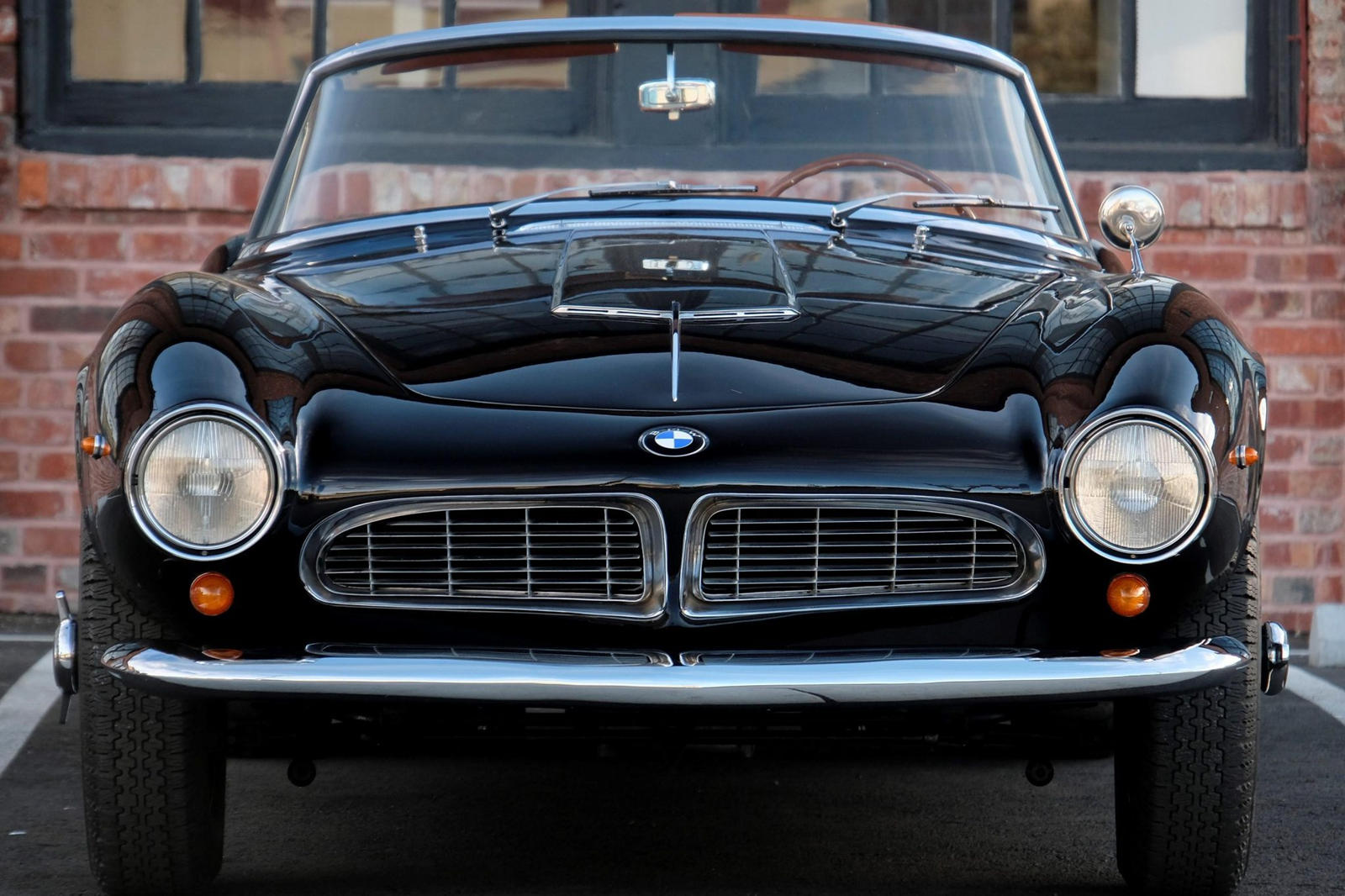 1957 BMW 507 стоит 1,6 млн долларов и его цена только растет