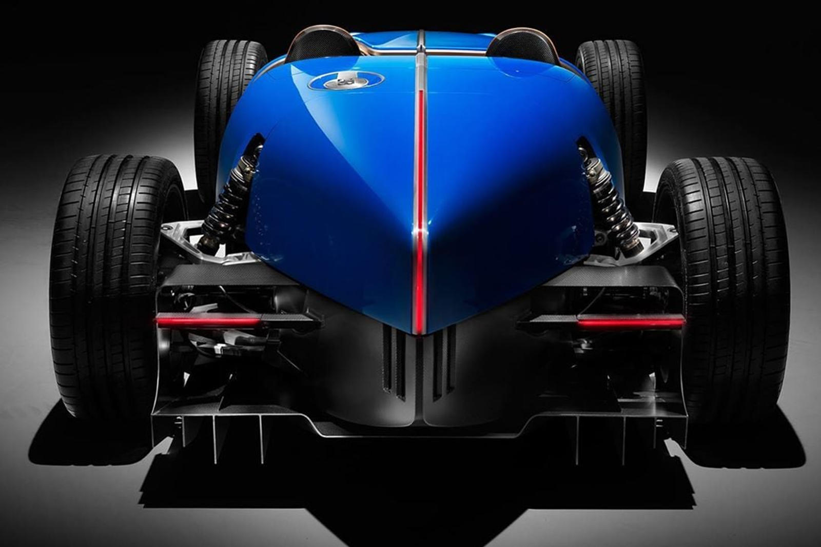 Bugatti в основном известен своими роскошными ракетами с богатой отделкой, такими как Chiron, которые могут развивать неприличную скорость по прямой, но французский автопроизводитель гордится гоночным наследием, восходящим к легендарному Bugatti Type