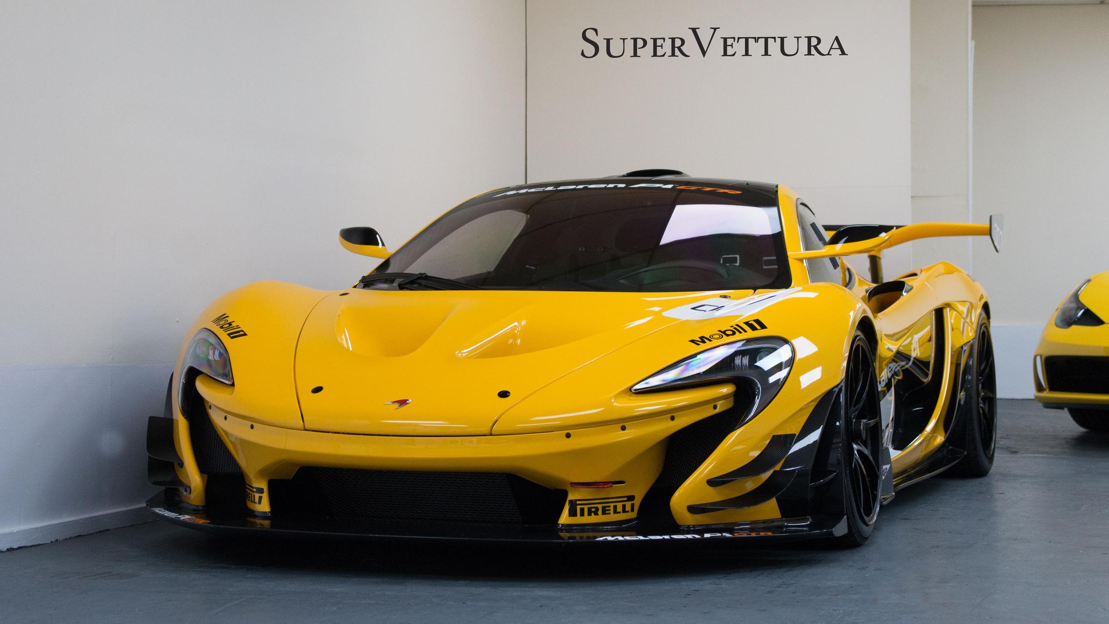 Стоимость McLaren P1 GTR от 2 350 000 фунтов стерлингов + НДС до 2 820 000 фунтов стерлингов, включая НДС.