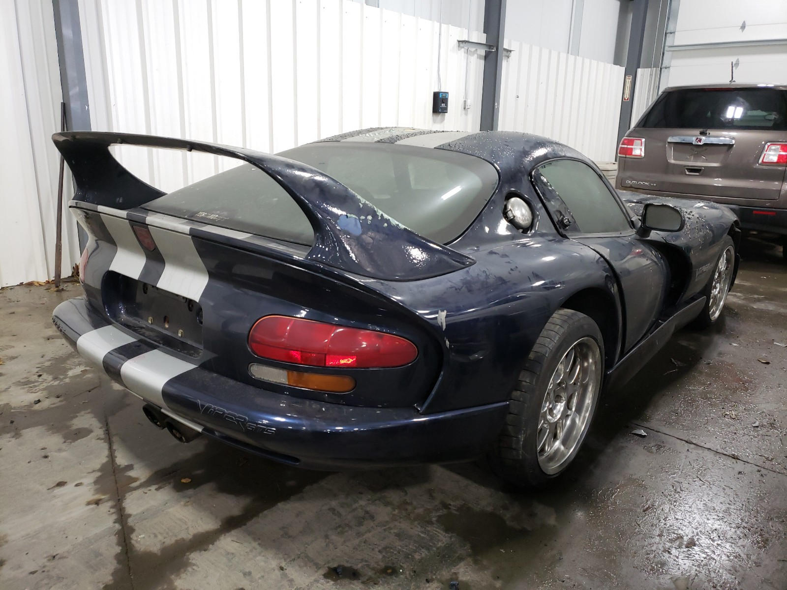 2001 Dodge Viper GTS почти сгорел