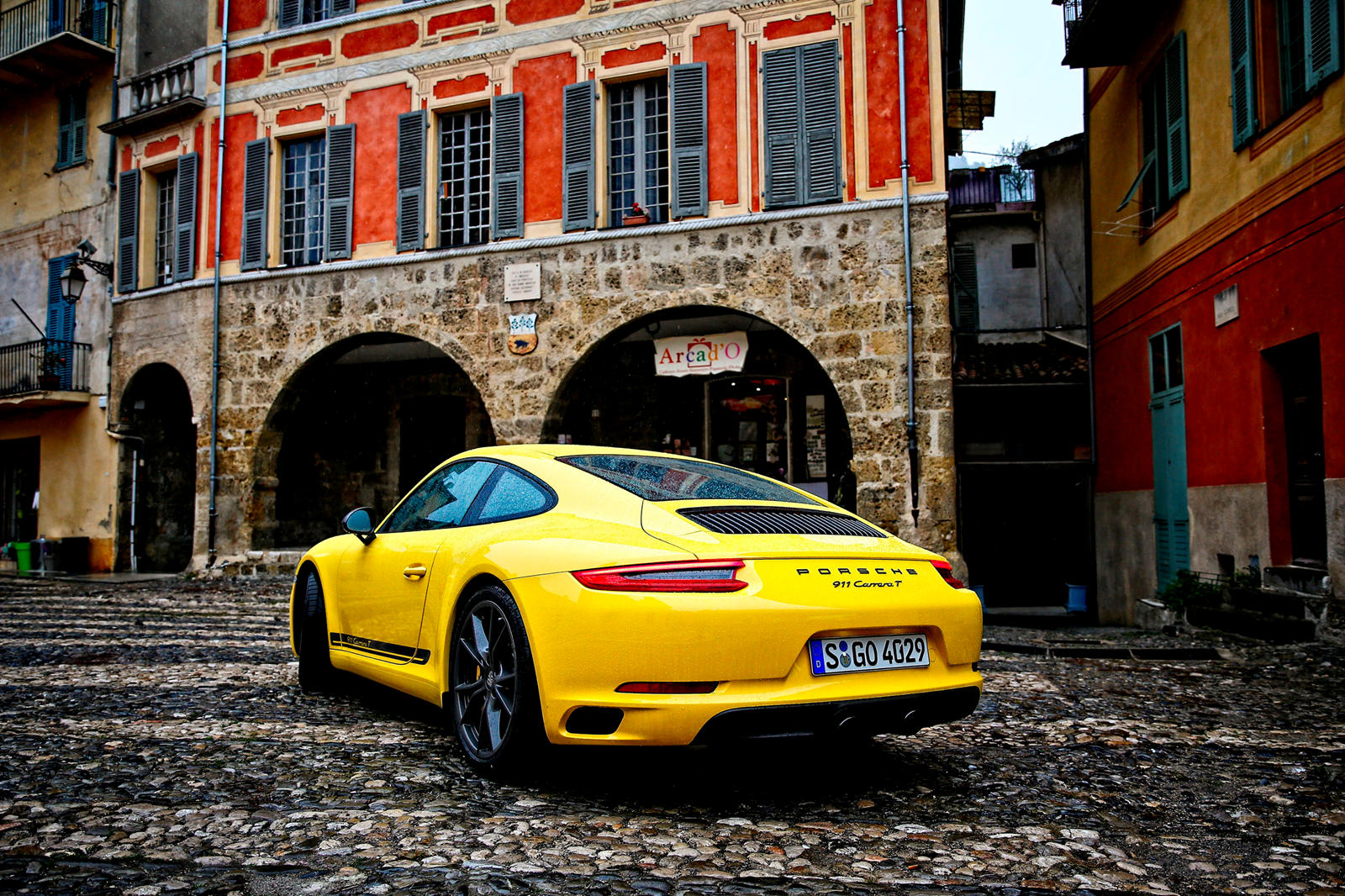 Porsche недавно выяснил, что автомобили, управляемые в режиме Sport Plus, будут выделять больше оксида азота, чем разрешено законом.