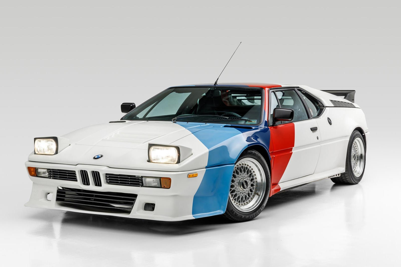 BMW M1 Пола Уокера продан за 500000 долларов