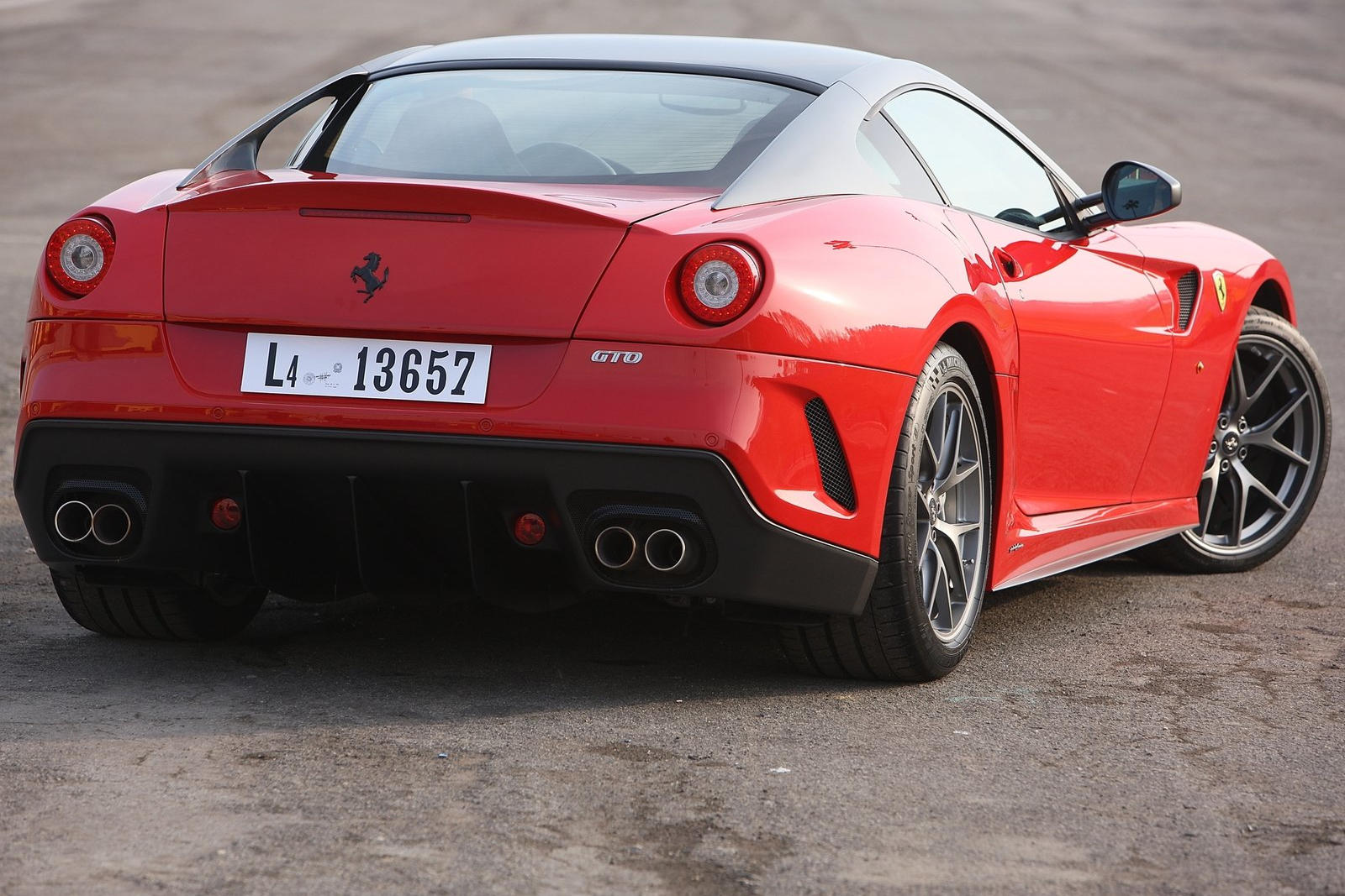Предположительно, Ferrari уже обратился к лояльным клиентам, чтобы узнать, не хотят ли они разместить заказы на новый GTO, производство которого, как ожидается, будет ограничено 812 экземплярами. Последним переднемоторным Ferrari, получившим прозвище