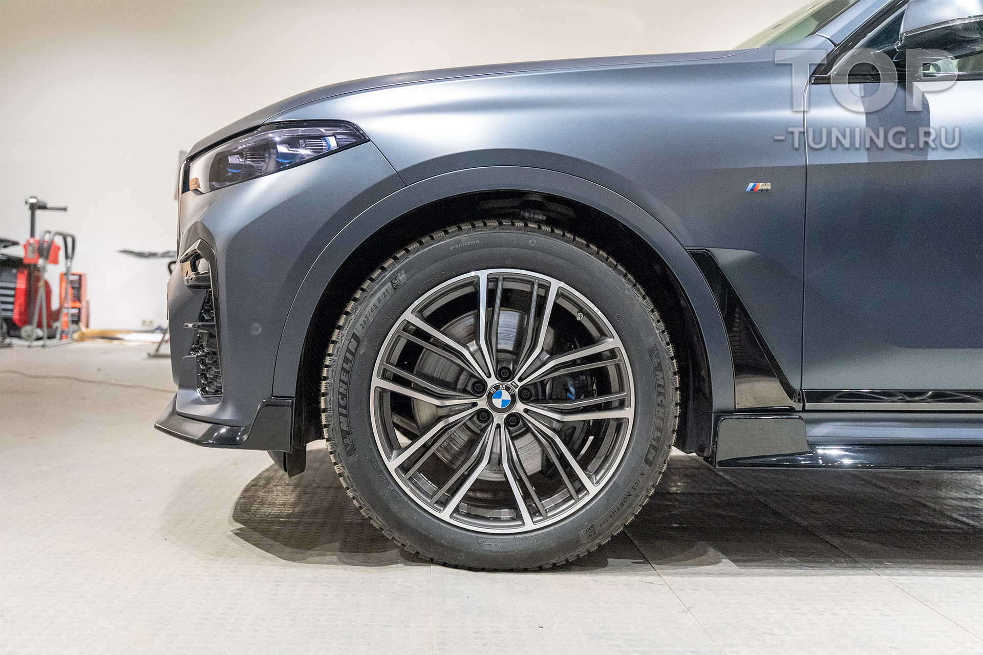 104187 BMW X7 Dark Shadow Edition - Комплексная защита и тюнинг