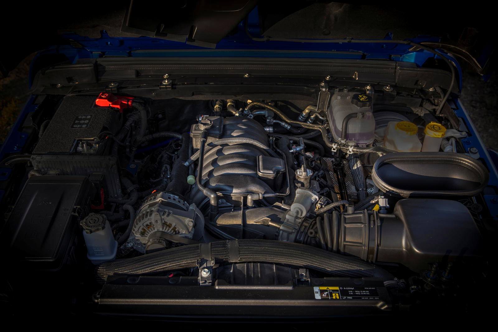 В середине 2020 года Jeep представил концепт Wrangler с двигателем Hemi V8. Вскоре после этого 2021 Jeep Wrangler Rubicon 392 официально дебютировал как самая мощная из когда-либо предлагаемых моделей Wrangler. 6,4-литровый двигатель V8 выдает 470 ло