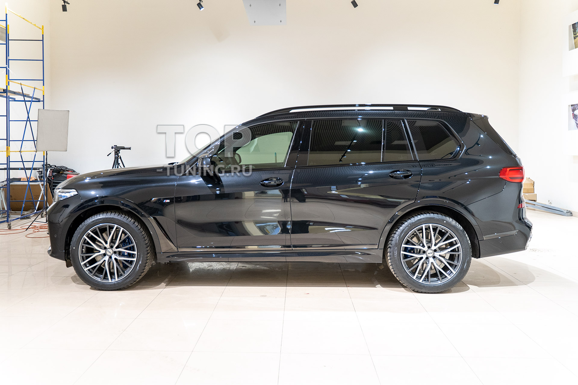 Дооснащение BMW X7 G07 - пленка, керамика, антидождь