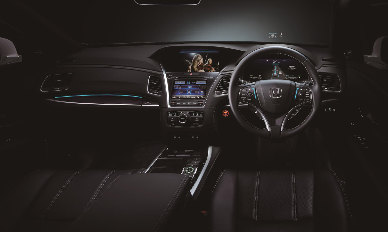Одним из изюминок Honda Sensing Elite является новая функция Traffic Jam Pilot с технологией автономного вождения 3-го уровня без помощи рук, которая может управлять автомобилем в определенных условиях, например, при движении в условиях интенсивного 