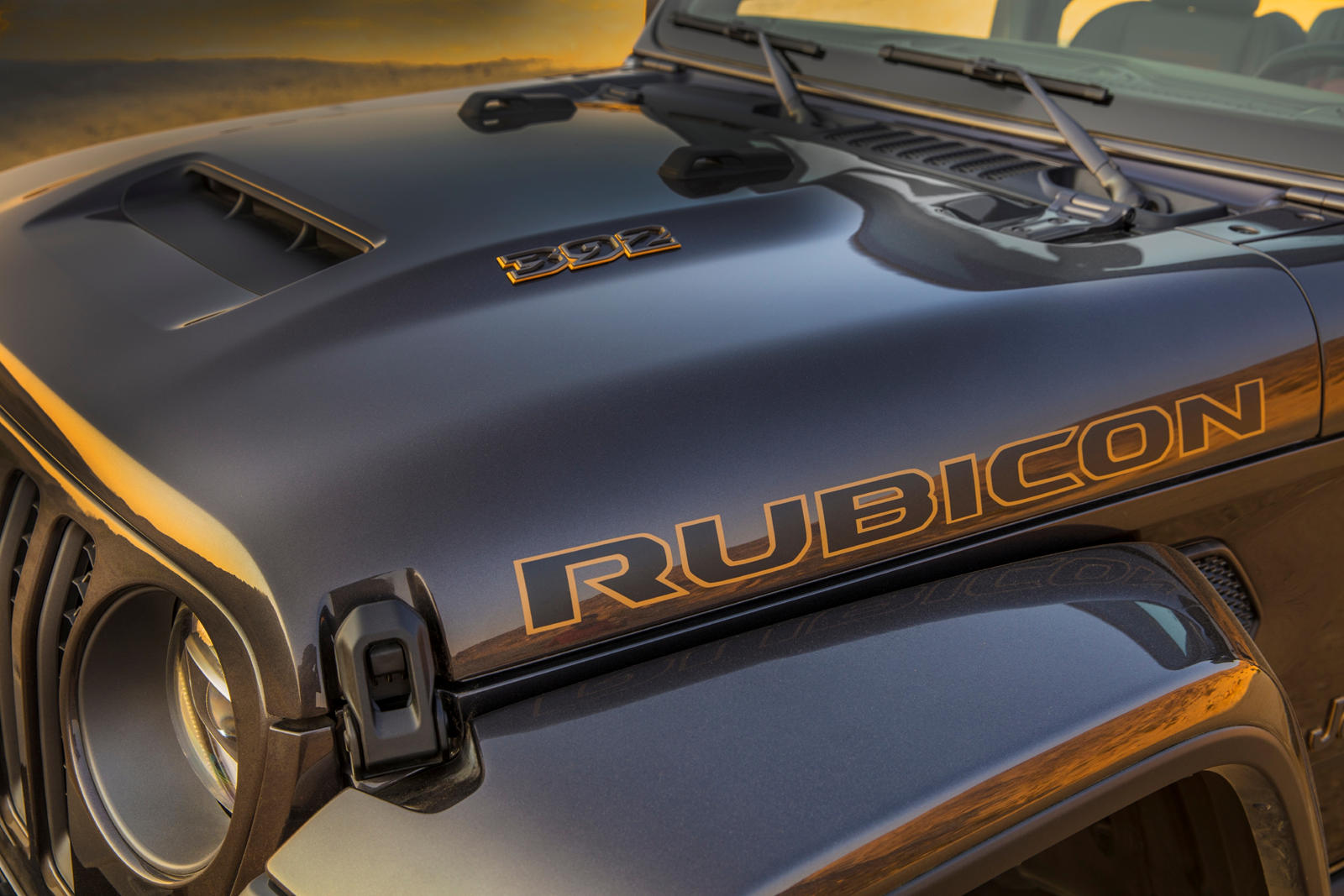 Тем, кто хочет относительно экономичный Jeep Wrangler, стоит обратить внимание на новый Wrangler 4xe Hybrid. На другом конце спектра находится Wrangler Rubicon 392. 6,4-литровый внедорожник Hemi V8 определенно любит бензин и гордится этим, прекрасно 