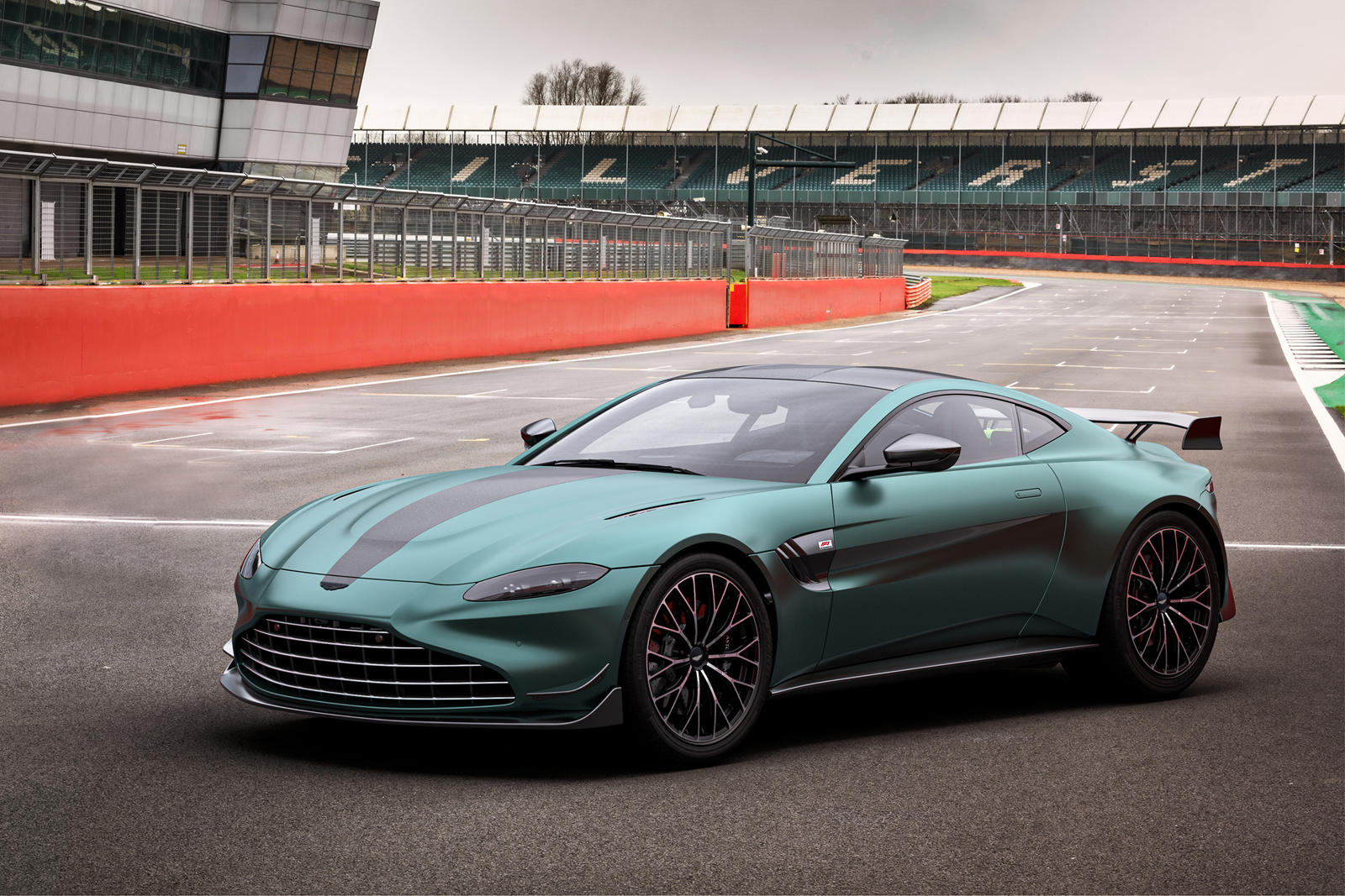 Это самый старый из существующих Aston Martin