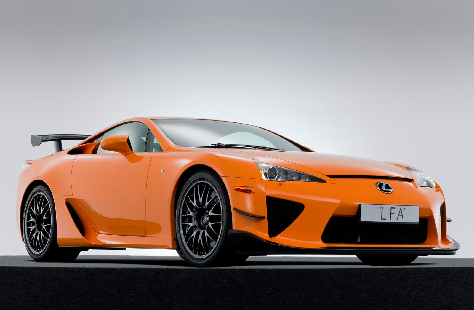 Скоро появится новый Lexus LFA