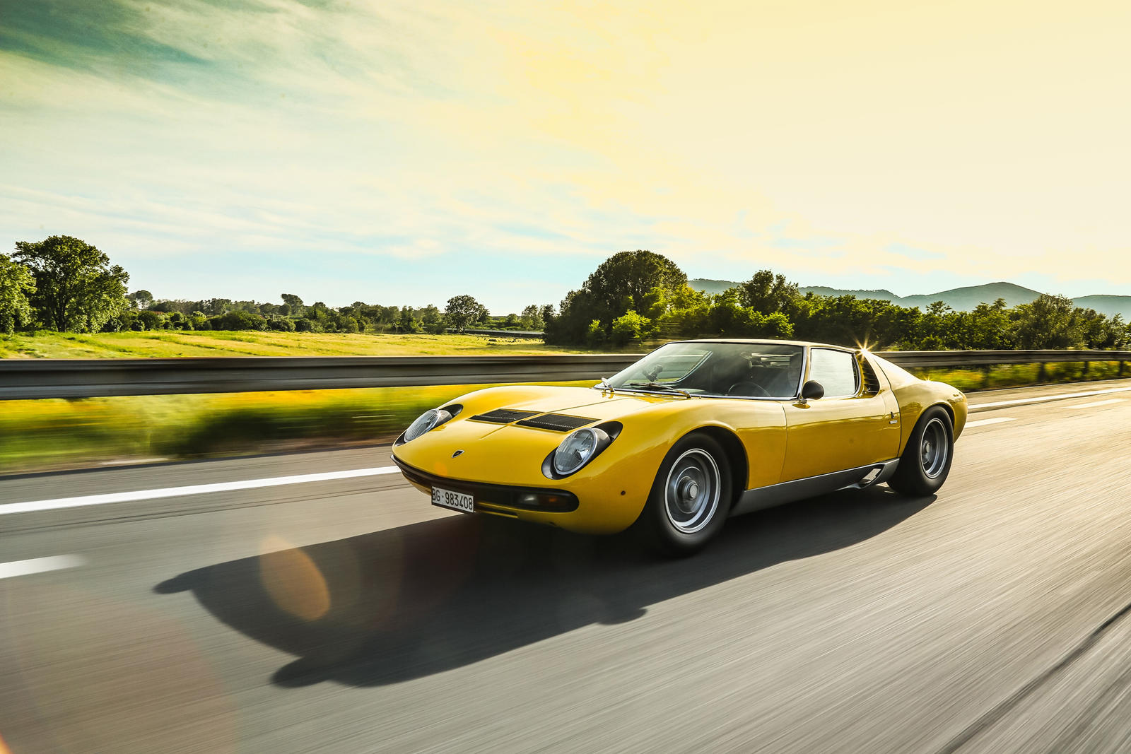 Производство Miura SV закончилось в 1973 году после того, как было произведено 150 единиц. Два года спустя для Вальтера Вольфа был изготовлен последний экземпляр. Сейчас он находится в музее Lamborghini в Сант-Агата-Болоньезе.
