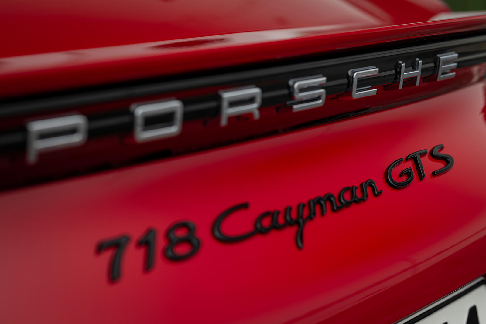 Мы также ожидаем, что GTS получит несколько собственных косметических улучшений. У других Porsche GTS есть особые колеса и темные акценты в экстерьере, создающие более агрессивный вид. Если вам интересно, почему Sport Turismo Taycan GTS не называют T
