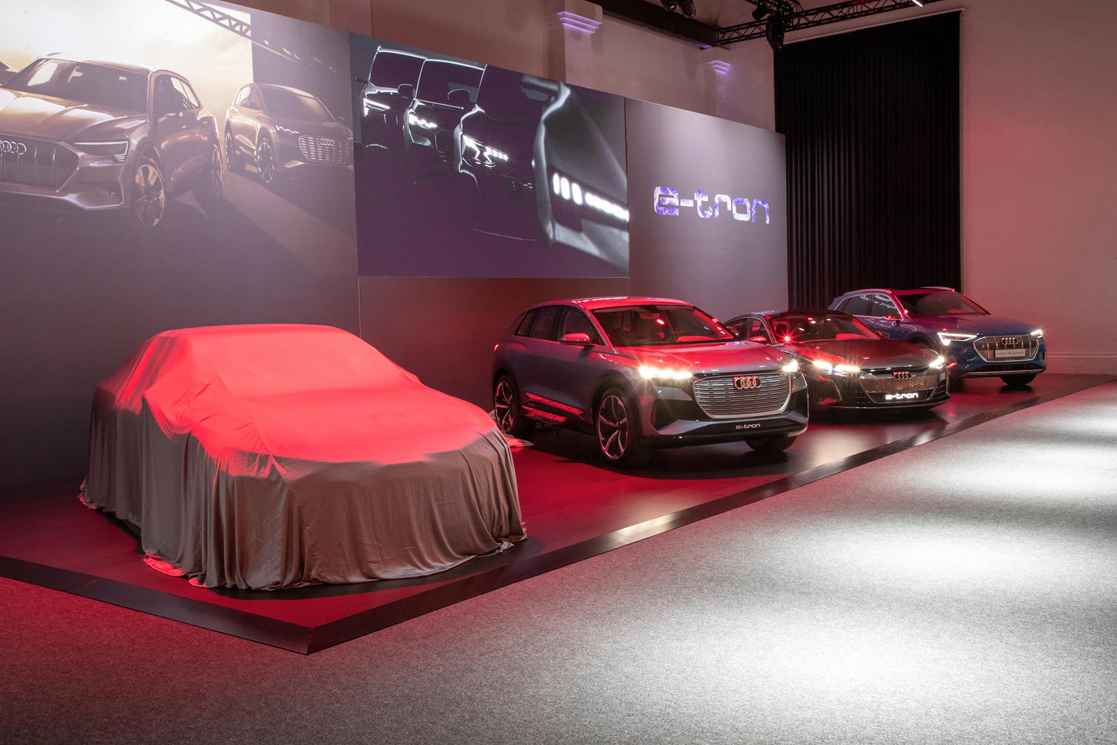 Помимо Tesla Model S Plaid, его другой основной целью станет только что представленный Mercedes-Benz EQS. В своем пресс-релизе, объявляющем об обновленном статусе проекта, Audi не заявил, почему это изменение вообще происходит. Суть назначения Хитцин