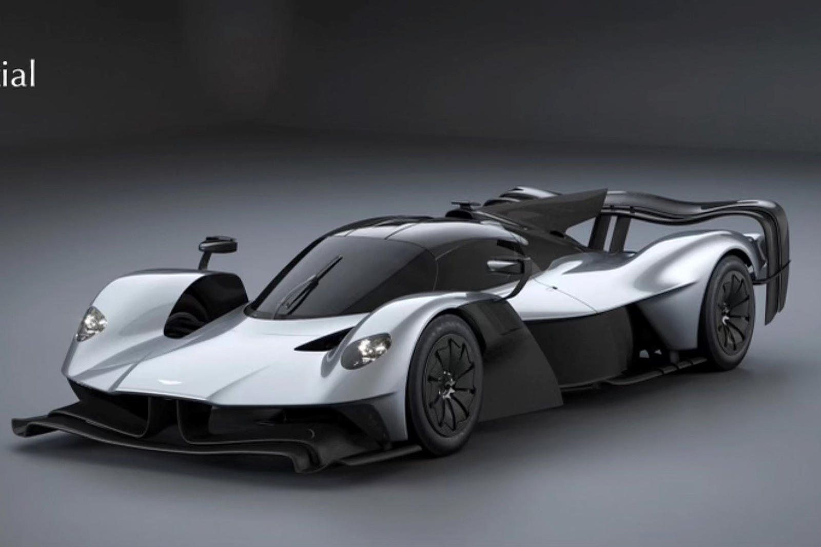 Ждать пришлось очень долго, но Aston Martin Valkyrie почти готов. Поставки экстремального уличного гиперкара Aston Martin планируется начать в середине этого года. Aston Martin также готовится выпустить версию только для трека под названием Valkyrie 