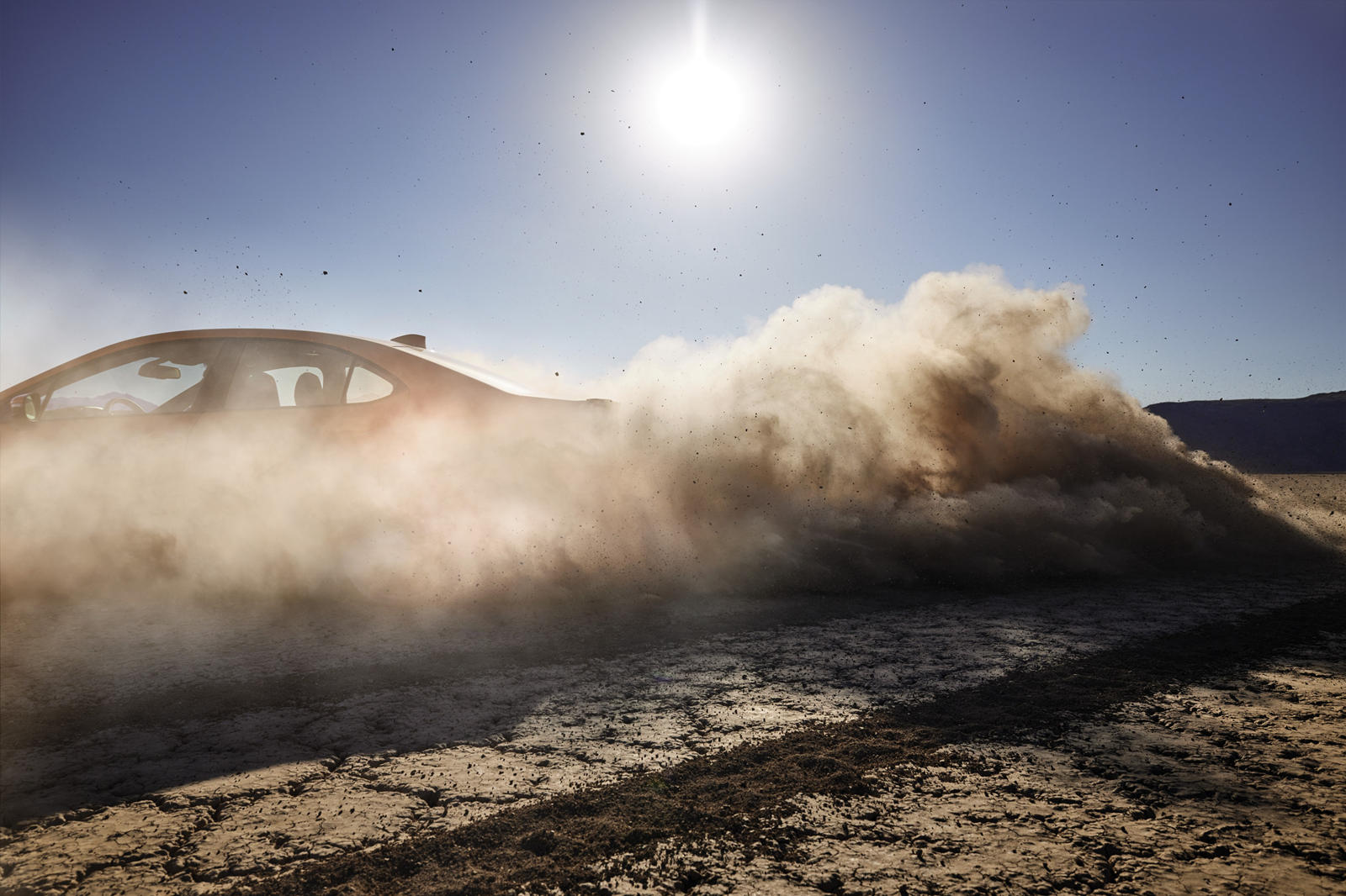 WRX расшифровывается как «World Rally eXperimental», поэтому автомобиль должен с непревзойденной легкостью преодолевать бездорожье. Никаких подробностей о трансмиссии не подтверждено, но, по слухам, WRX будет использовать 2,4-литровый четырехцилиндро