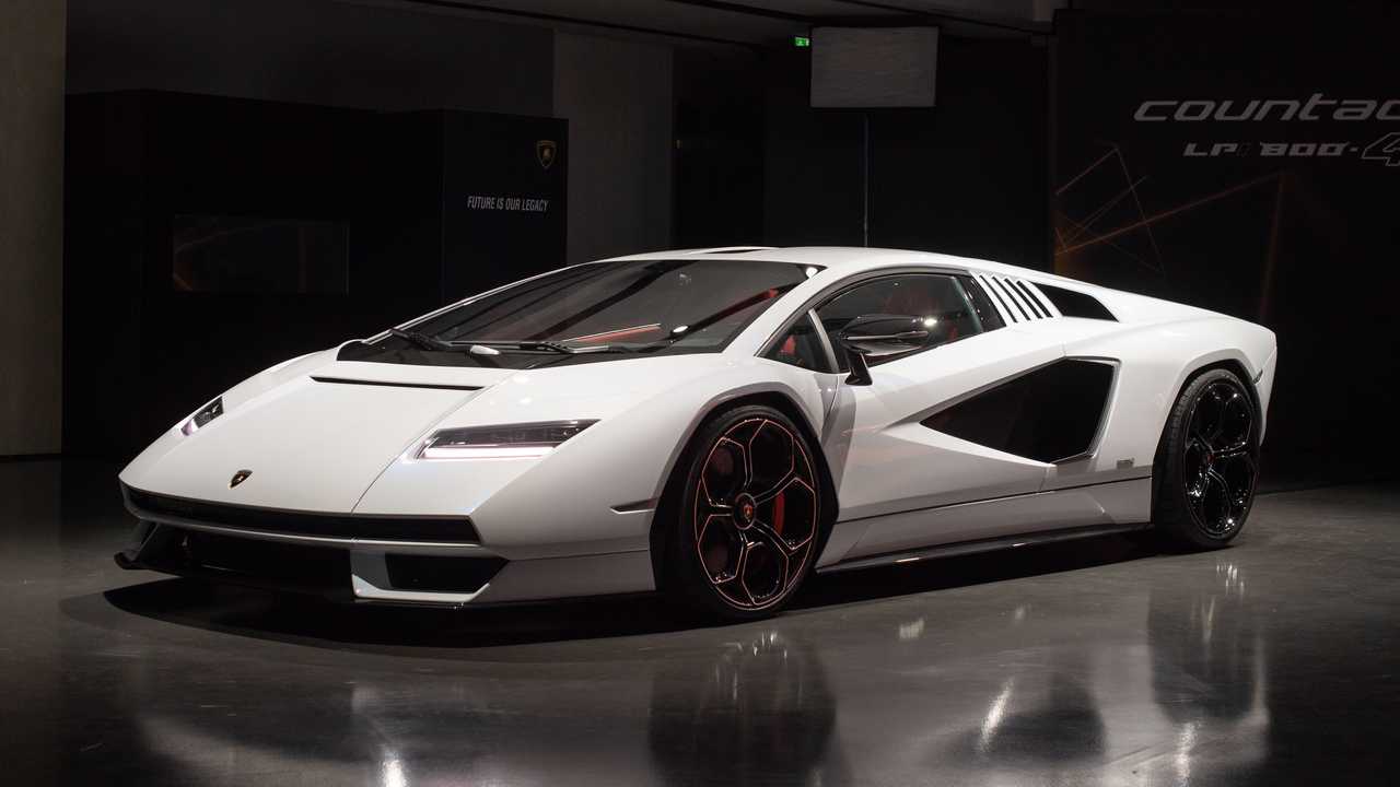 Команда Lambo представляет новый Countach LPI 800-4