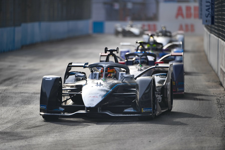Чемпионы Формулы E Mercedes откажутся от участия в полностью электрической серии в 2022 году, чтобы сосредоточиться на Формуле-1.
