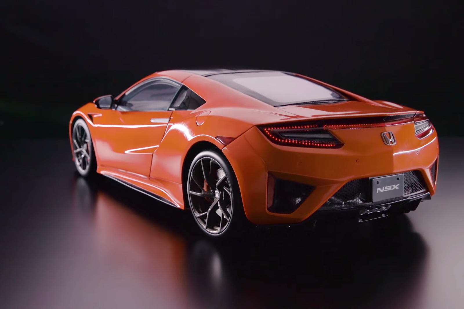 Масштабная модель Acura NSX с потрясающей детализацией