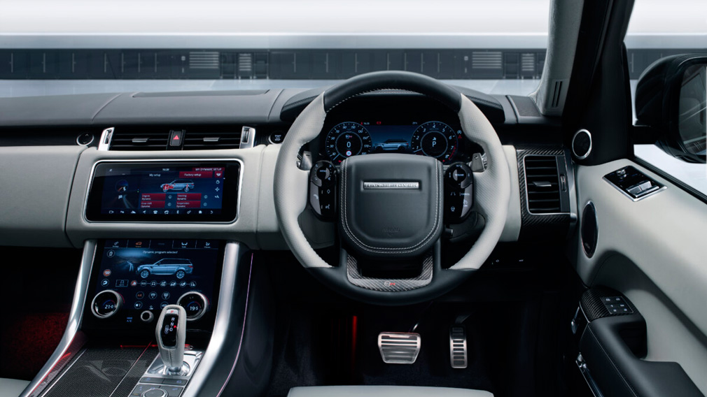 Компания Land Rover представила более оснащенную версию 567-сильного Range Rover Sport SVR под названием Ultimate Edition. Новый внедорожник официально дебютирует на выставочном стенде компании в Salon Privé во дворце Бленхейм в сентябре этого года.