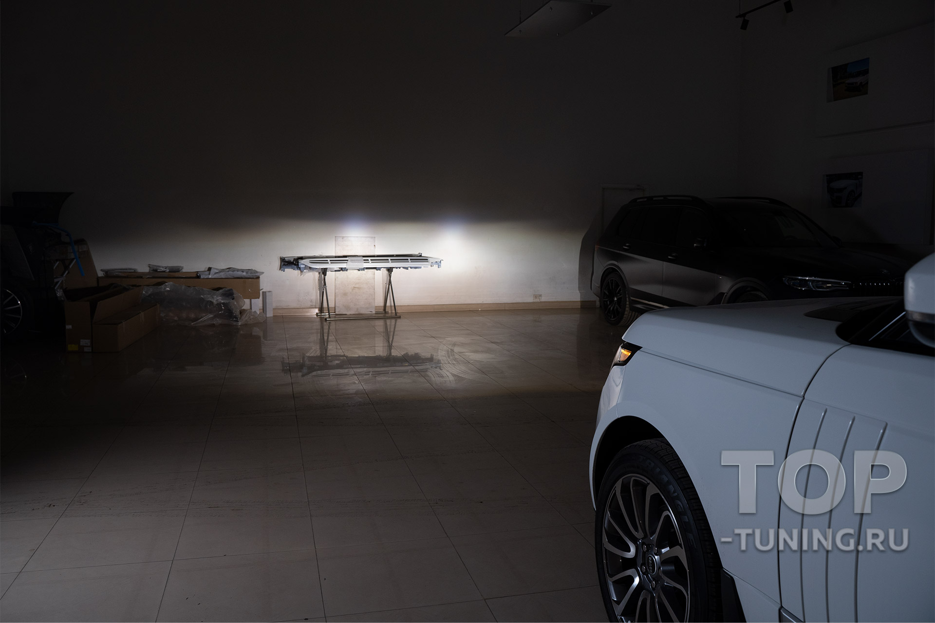 106112 Битва эталонного би-ксенона и лазерного Bi LED света в Range Rover 4 (2017)