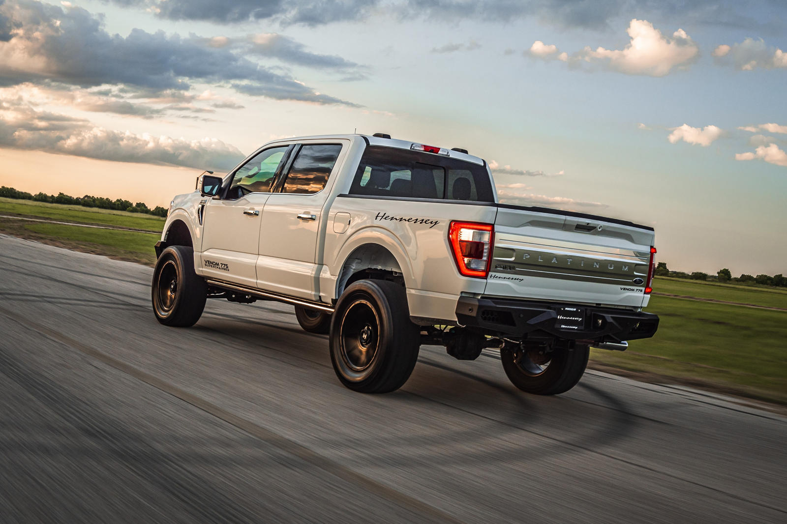 Hennessey сделает всего 100 экземпляров F-150 Venom, которые разгонятся до 100 км/ч за 3,9 секунды и преодолеют четверть мили за 12 секунд при скорости 188 км/ч. На него также распространяется трехлетняя гарантия на 60 000 км. Он должен стоить около 