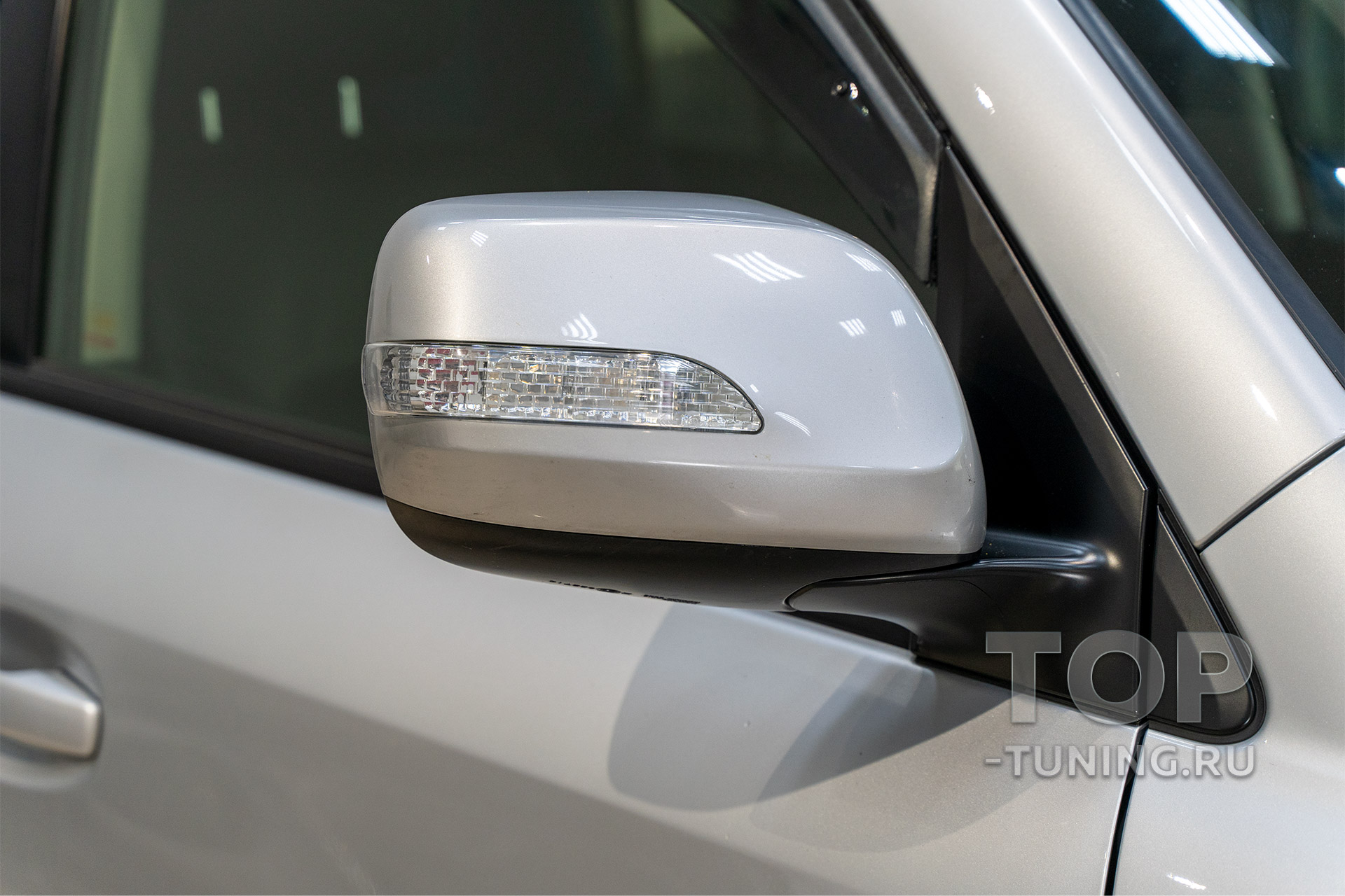 Зеркала с повторителями поворотов для Toyota Land Cruiser 200 (2011-2015)