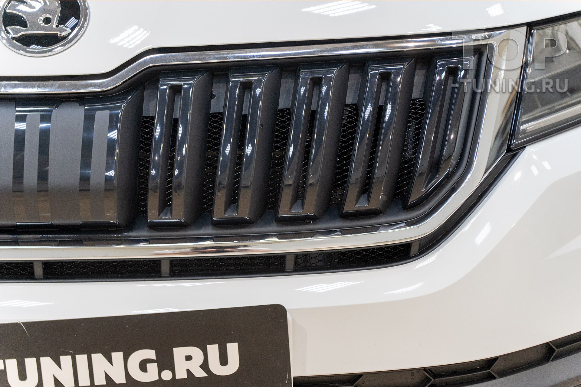 Установка сетки в бампер и решетку Skoda Kodiaq 1 (Топ Тюнинг Москва)