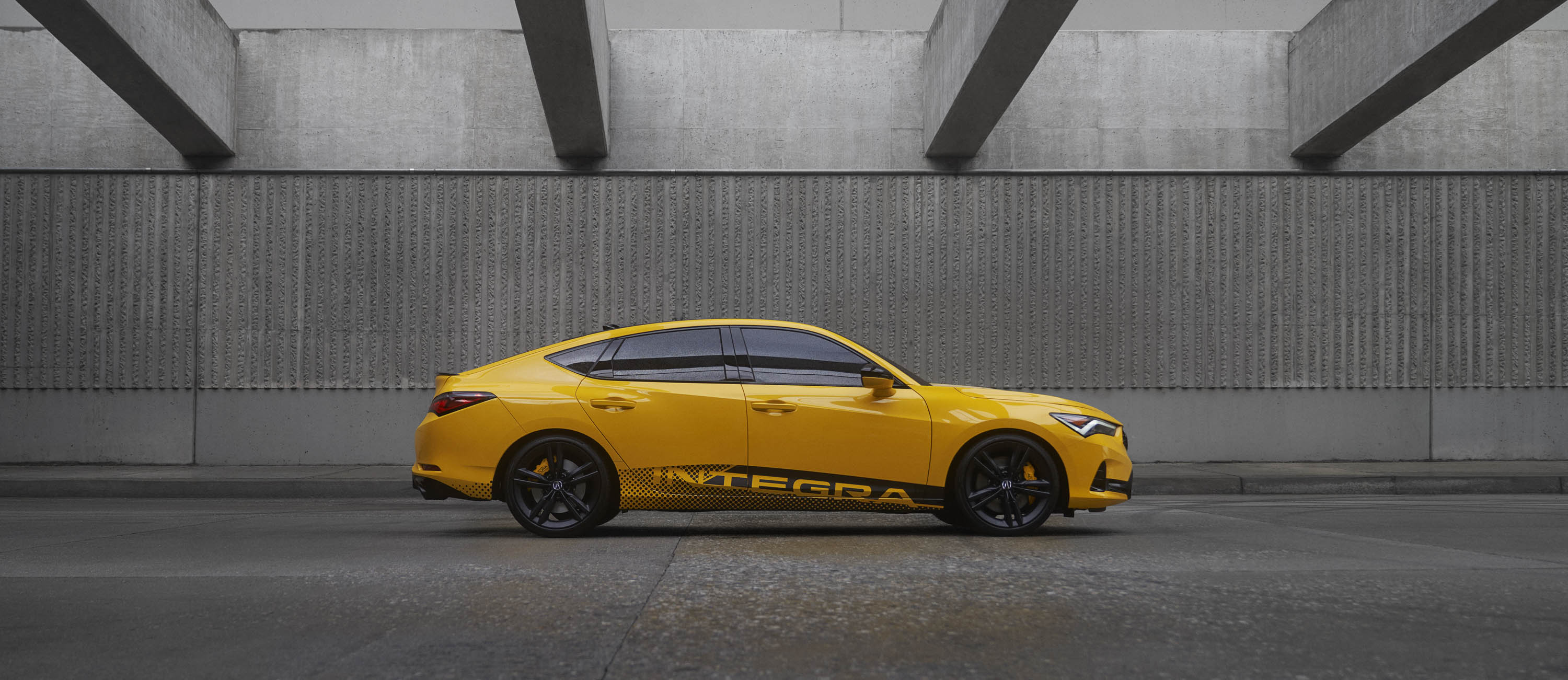 Сегодня Acura впервые представила миру долгожданную новую Integra, ознаменовав возвращение знаменитой таблички с именем в модельный ряд Acura.