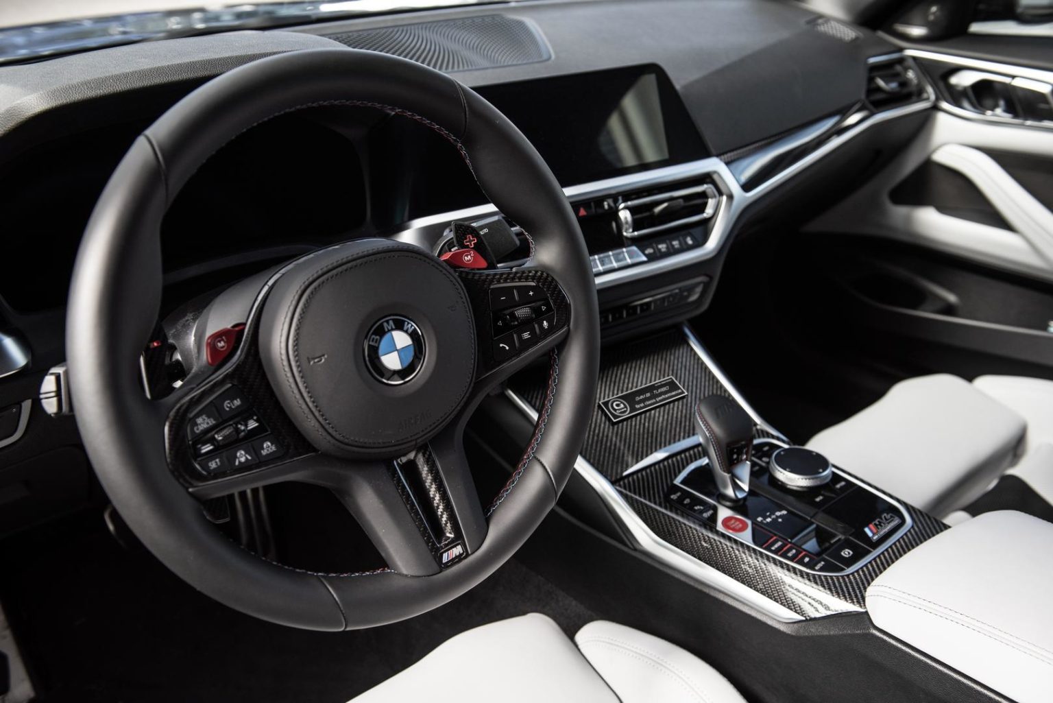 G-Power BMW M3/4 способен развивать максимальную выходную мощность 600 л.с. с помощью программного обеспечения GP-600. С другой стороны, программное обеспечение GP-650 в сочетании с новой выхлопной системой Deep Tone увеличивает выходную мощность до 