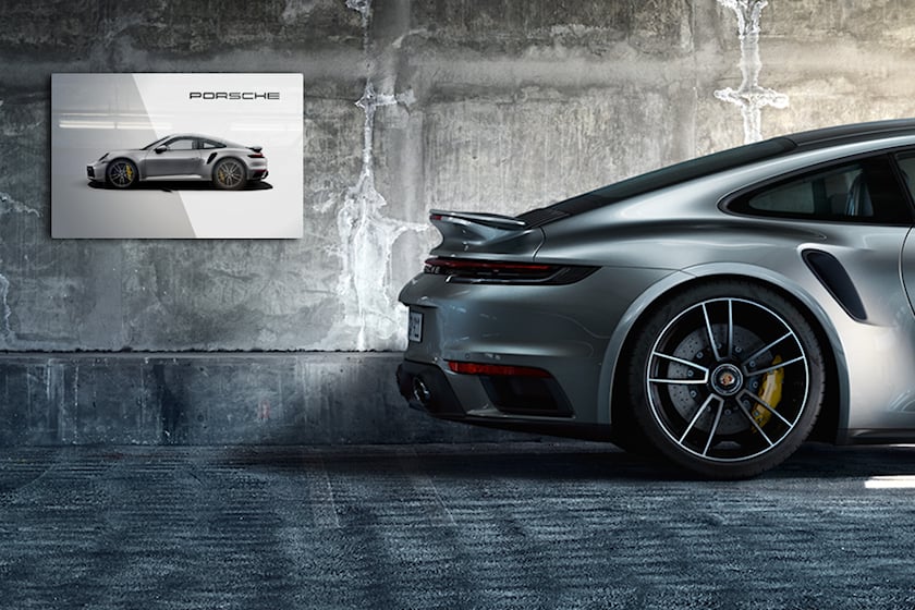 VIN Art (VIN для идентификационного номера автомобиля) работает над проектом с Porsche Digital и Porsche AG. На веб-сайте, пока только для Германии, пользователи вводят свой VIN или код Porsche, чтобы создать свое произведение искусства. Каждое из ни