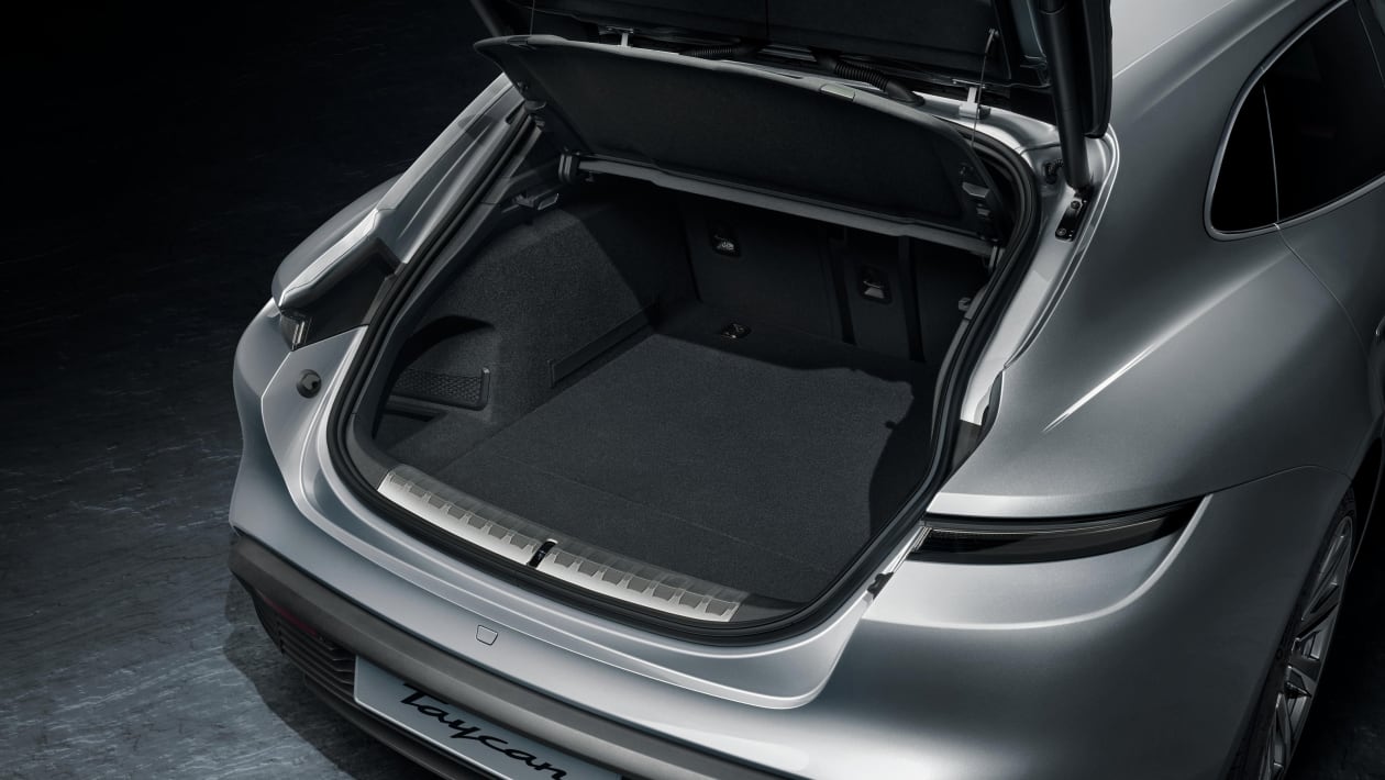 Теперь Porsche предлагает практичный кузов Sport Turismo для всех моделей Taycan с дополнительным пространством над головой и багажным отделением.
