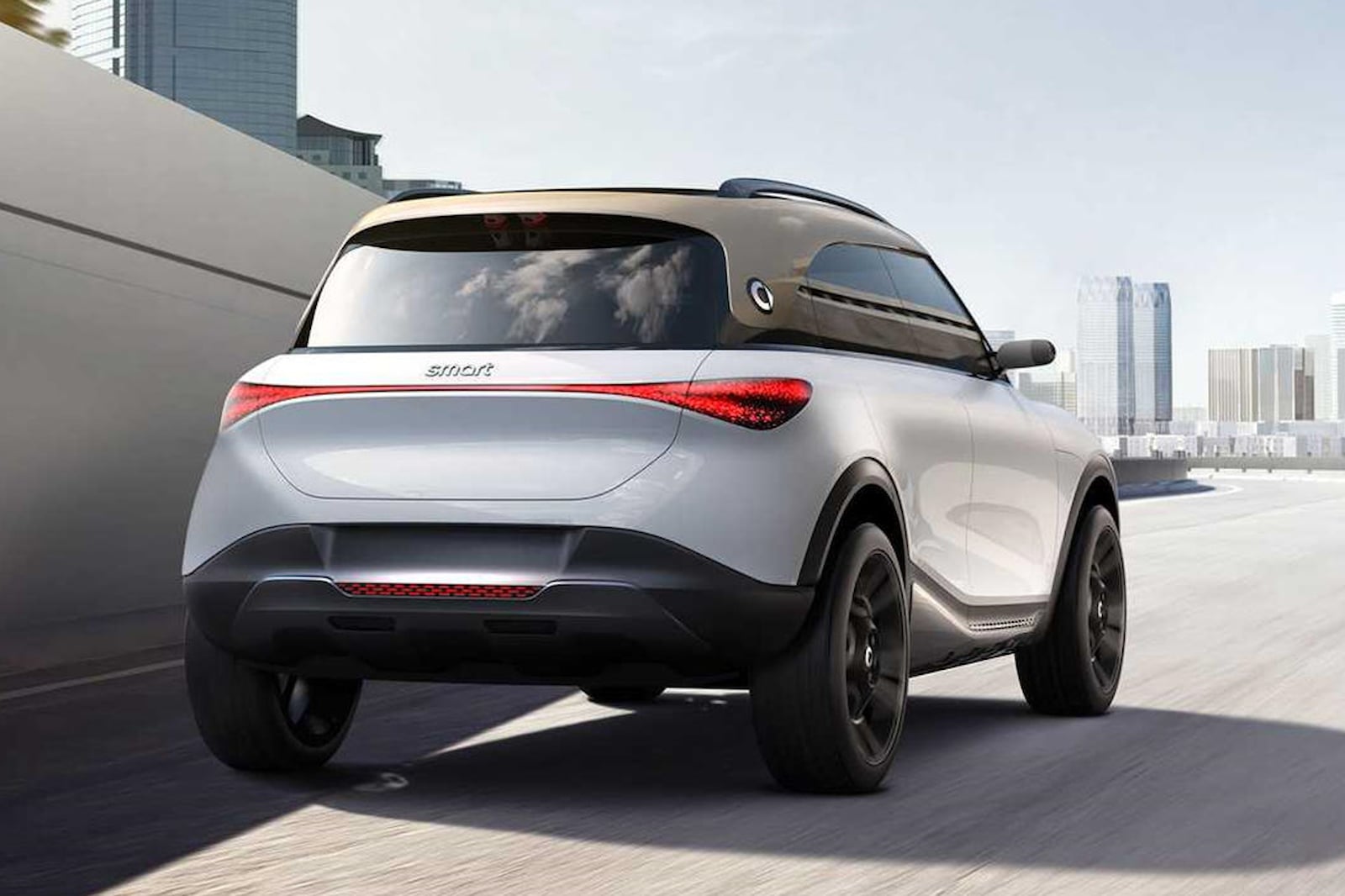 Mercedes-Benz и его китайский партнер, скорее всего, будут использовать доходы, полученные от сделки, для укрепления имиджа Smart как производителя электромобилей. В начале 2017 года бренд объявил, что он станет полностью электрическим в США, а всего