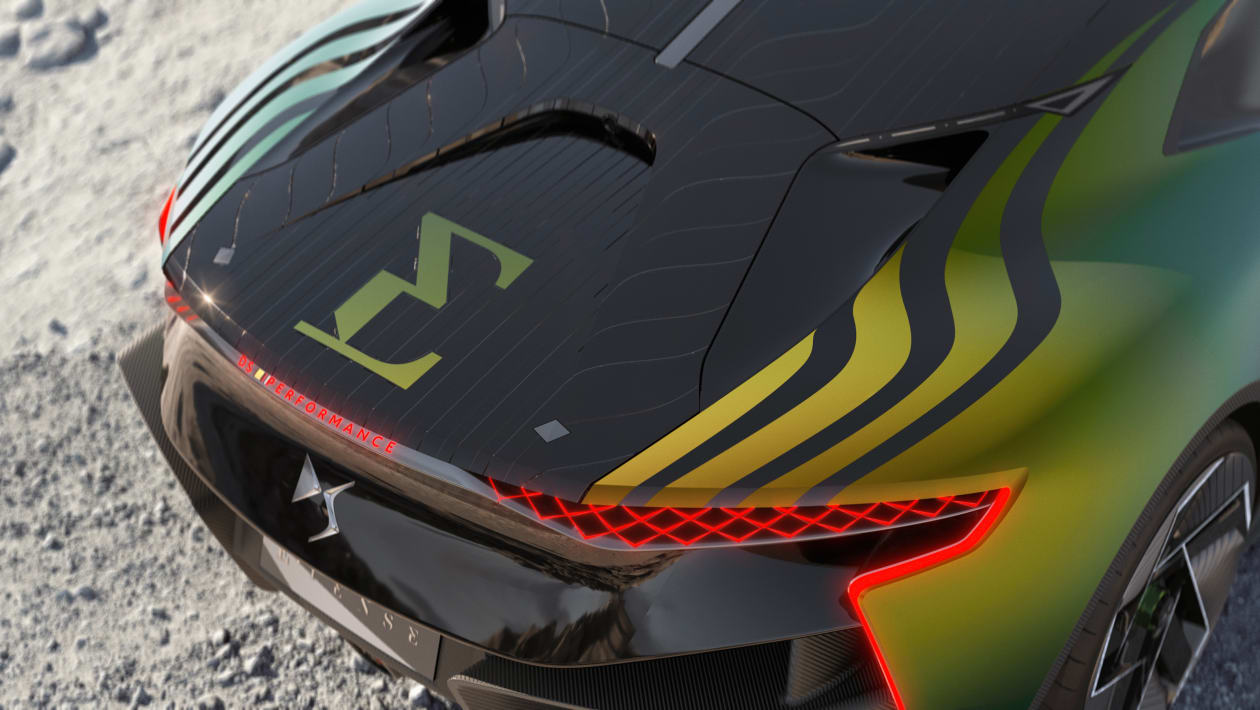 Бренд DS участвует в гонках Формулы E с 2015 года, и этот новый концепт-кар, DS E-Tense Performance Prototype, является, пожалуй, лучшим воплощением гоночной технологии бренда с нулевым уровнем выбросов для легковых автомобилей.