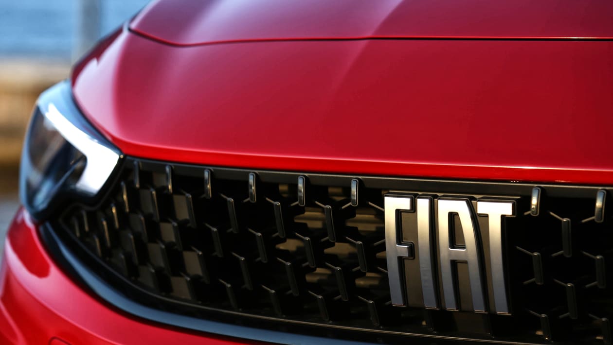 Производительность тоже улучшилась. По словам Fiat, с новым гибридным двигателем 500X может разогнаться до сотни за 9,4 секунды, что более чем на секунду быстрее, чем у старой модели. Успехи Tipo еще лучше. Он разгоняется до сотни за 9,3 секунды, что