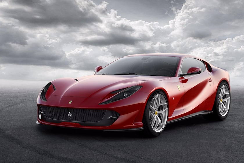 812 Superfast знаменует собой конец романа Ferrari с V12 с передним расположением двигателя, среди которых были такие легенды, как 365 GTB/4 Daytona, 550 Maranello и F12 Berlinetta. При запуске Ferrari 812 с 6,5-литровым двигателем V12 был объявлен с