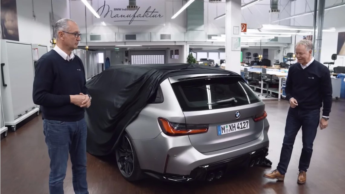 BMW недавно подтвердил, что новый M3 Touring будет оснащаться шестицилиндровым бензиновым двигателем с двойным турбонаддувом. Это будет тот же 3,0-литровый силовой агрегат, что и у мощных внедорожников X3 M и X4 M, который должен дать горячему универ