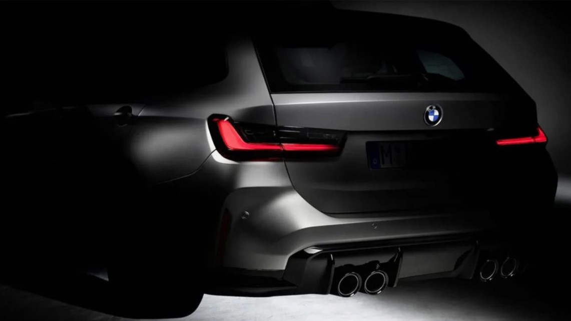 Неприкрытая задняя часть нового BMW M3 Touring была показана в официальном видео-тизере от производителя. Ожидается, что автомобиль дебютирует в конце этого года.
