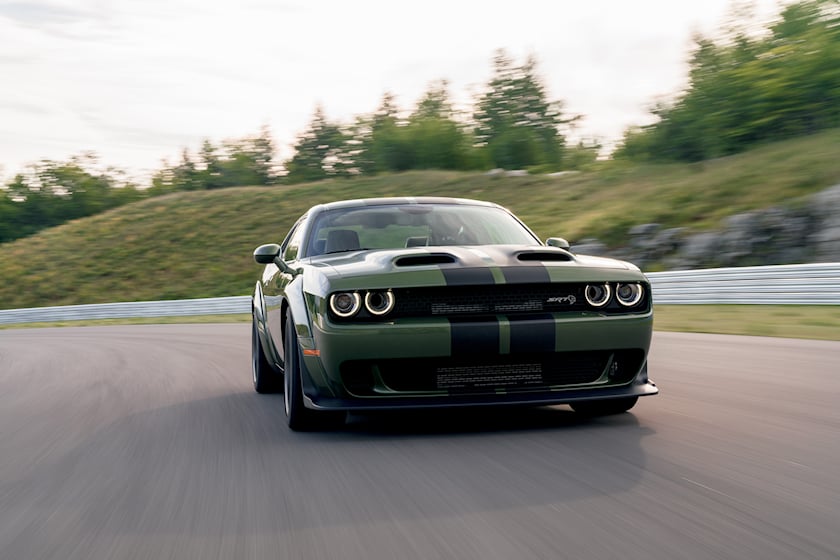 Ford Mustang Shelby GT500 против Dodge Challenger Hellcat