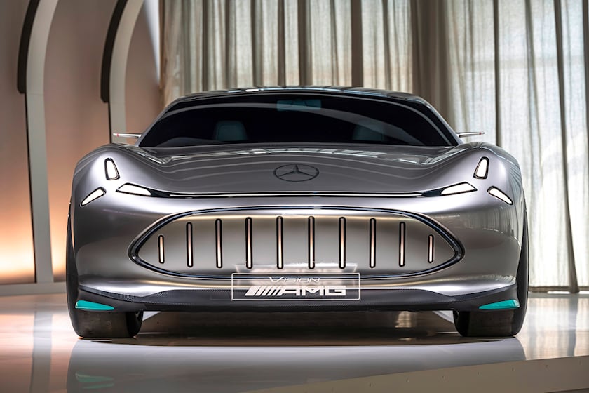 Автомобиль также может похвастаться массивной трехконечной звездой на капоте, как у суперкара Mercedes-AMG ONE 2022 года.