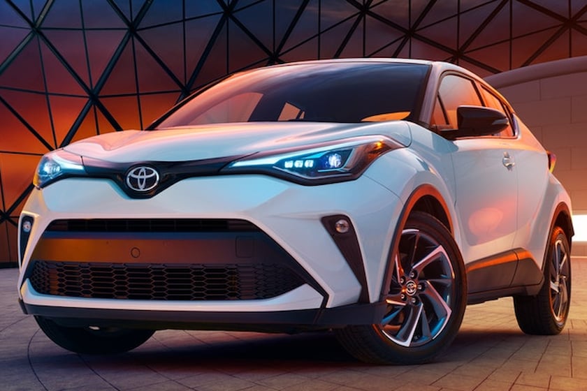 Помимо полностью электрического предложения, Toyota также планирует представить гибридный вариант с 2,0-литровым четырехцилиндровым двигателем.