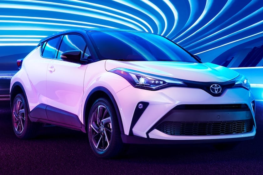 Помимо полностью электрического предложения, Toyota также планирует представить гибридный вариант с 2,0-литровым четырехцилиндровым двигателем.