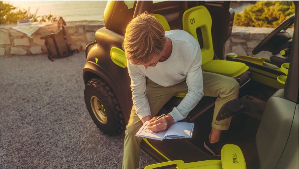 Всего 50 единиц My Ami Buggy будут предложены французским покупателям. Но возможно он будет доступен в ограниченном количестве и в некоторых других странах.