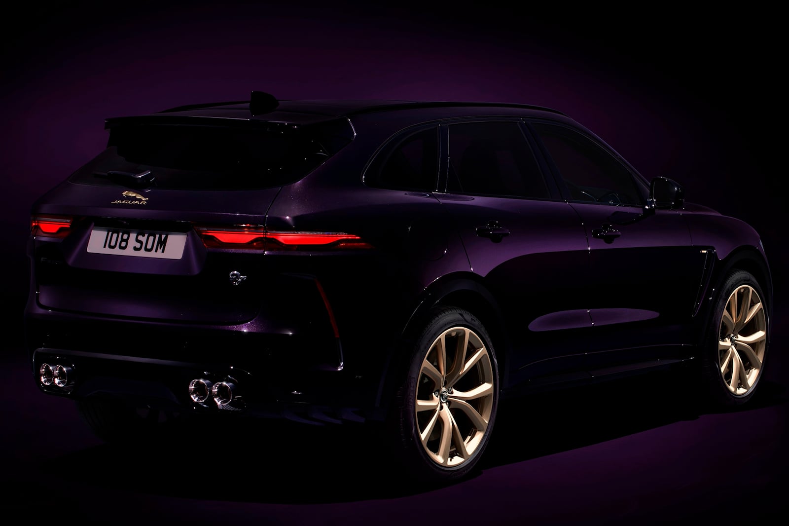 «Фестиваль скорости в Гудвуде всегда являлся одним из самых ярких событий нашего календаря, и то, что мы можем представить три глобальных динамических дебюта на мероприятии этого года, является подходящим отражением темпов развития Jaguar Land Rover.