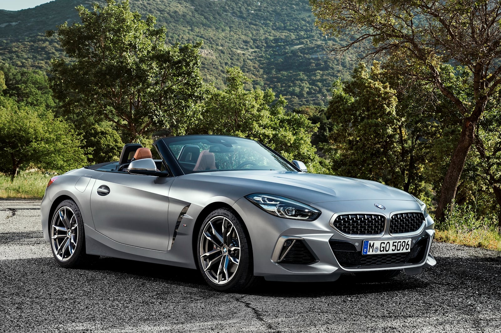 Согласно блогу BMW, это может скоро измениться. В издании утверждается, что Z4 M40i, оснащенный 3,0-литровым рядным шестицилиндровым двигателем, может получить опцию механики на некоторых рынках. По слухам, этот вариант находится в стадии «активного 