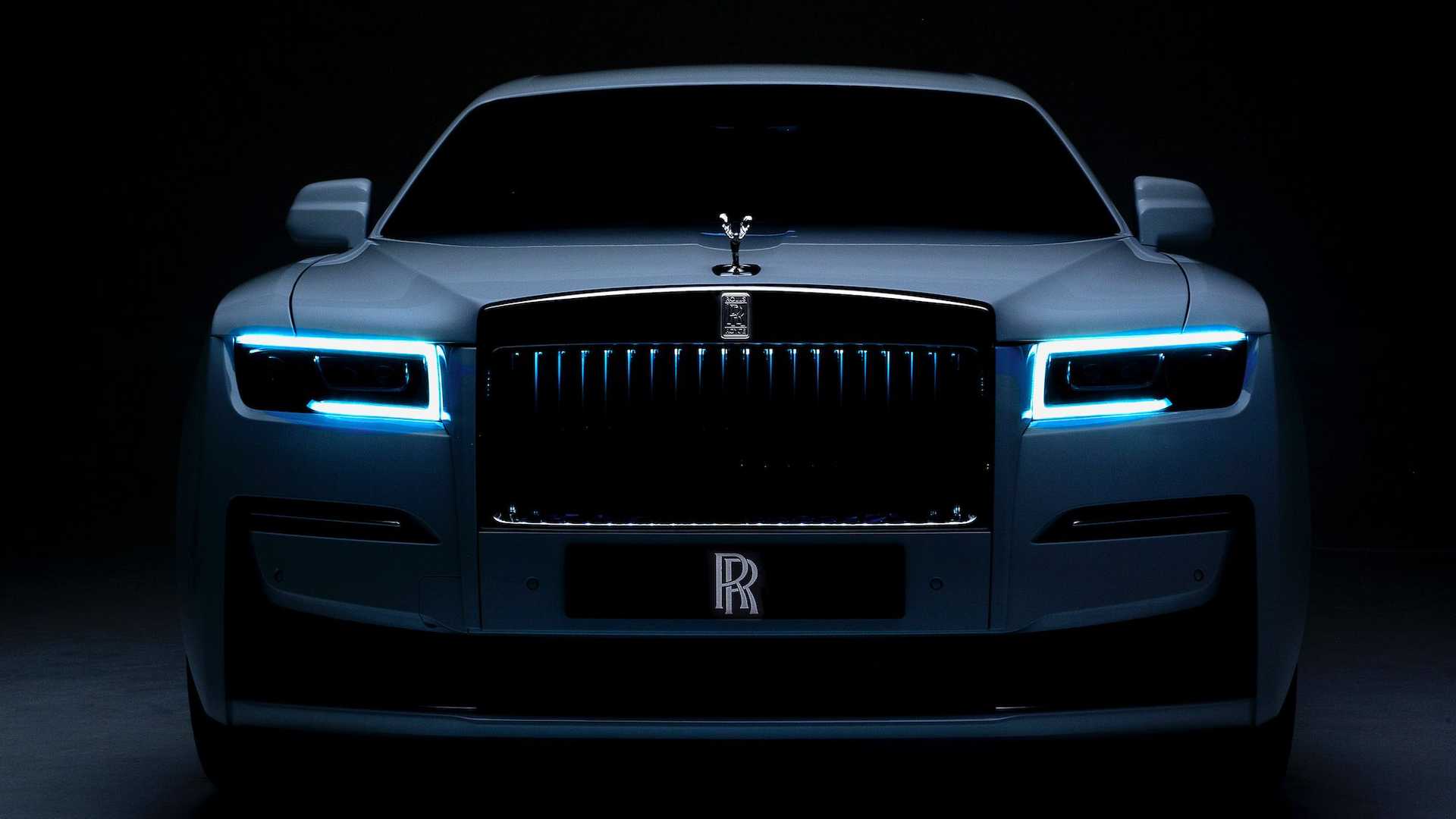 Rolls-Royce имеет недавнюю историю создания ограниченных версий своих автомобилей на заказ для нескольких избранных лиц. В 2017 году был выпущен единственный Sweptail, который был продан более чем за 700 млн рублей, и три комиссионных Boat Tail в нач