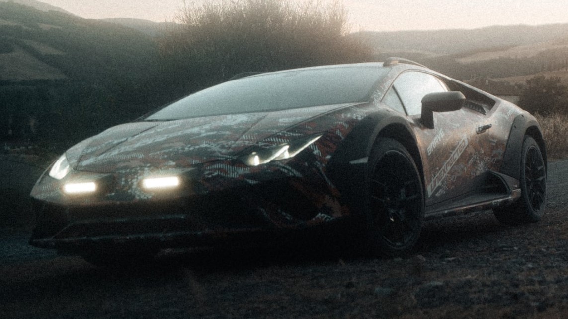 Еще в 2019 году главный технический директор Lamborghini Маурицио Реджиани (ныне вице-президент Lamborghini по автоспорту) прокомментировал: «Huracan Sterrato иллюстрирует стремление Lamborghini быть создателем будущего: суперспортивный автомобиль с 