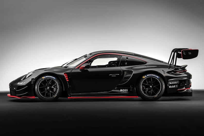 Это новый гоночный автомобиль Porsche для клиентов, основанный на существующем поколении 992 и созданный для сезона 2023 года.