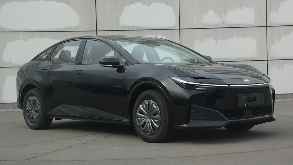 Изображения нового полностью электрического седана Toyota bZ3 просочились в сеть